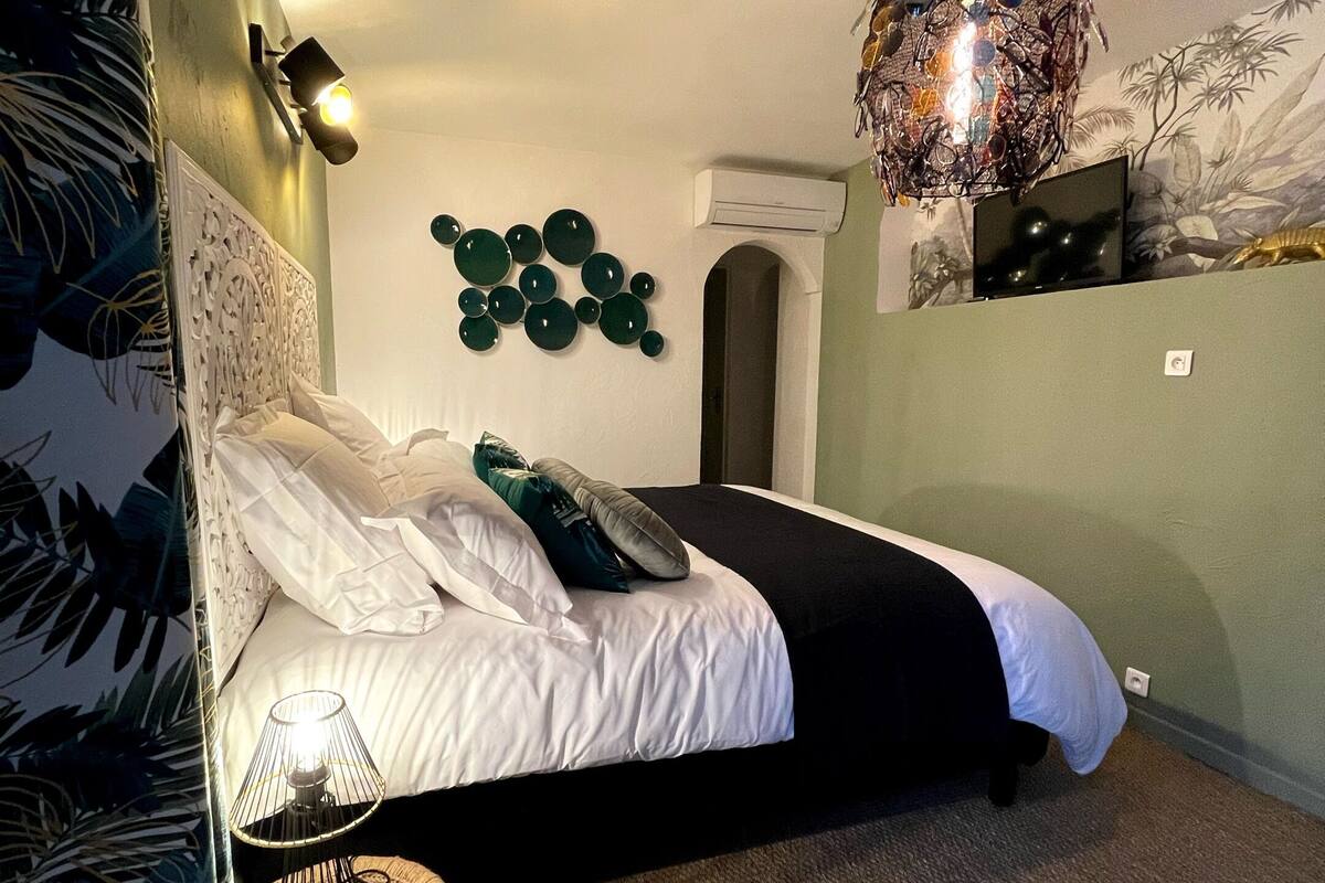 Double Room, Private Bathroom, Pool View | WiFi (free), bed sheets