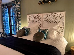 Quarto casal, banheiro privativo, vista para a piscina | 1 quarto, Wi-Fi de cortesia, roupa de cama