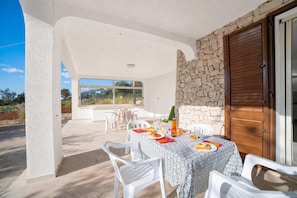 Standard Apartment, 1 Bedroom, Air conditioning (La Conchiglia di Torre Vado with Sea) | Outdoor dining