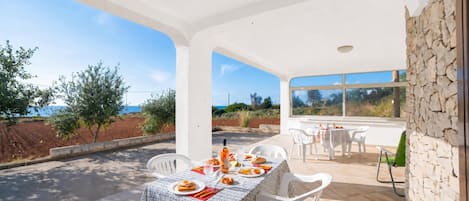 Standard Apartment, 1 Bedroom, Air conditioning (La Conchiglia di Torre Vado with Sea) | Outdoor dining