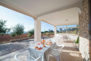 Standard Apartment, Multiple Bedrooms (La Conchiglia di Torre Vado With Sea) | Outdoor dining