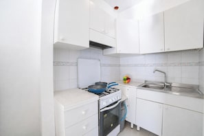 Standard Apartment, 1 Bedroom, Air conditioning (La Conchiglia di Torre Vado with Sea) | Private kitchen