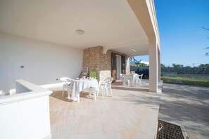 Outdoor dining - La Conchiglia di Torre Vado With Sea View (Morciano di Leuca)