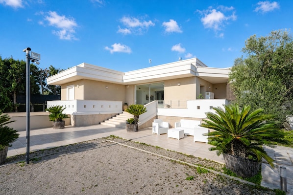 Family Villa, 4 Bedrooms, Balcony (Villa Torricella Pool and Sunny) | Exterior