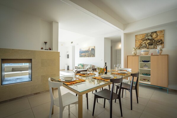 Villa familiar, varias habitaciones (Villa Torricella pool and sunny) | Restaurantes