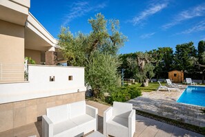Villa Familiale, 4 chambres, balcon (Villa Torricella Pool and Sunny) | Piscine | Piscine extérieure (ouverte en saison)