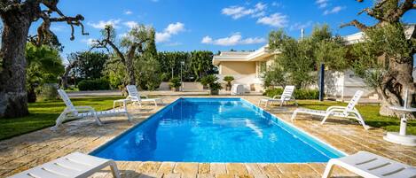 วิลล่าสำหรับครอบครัว, 4 ห้องนอน, ระเบียง (Villa Torricella Pool and Sunny) | สระว่ายน้ำ | สระว่ายน้ำกลางแจ้งเปิดตามฤดูกาล