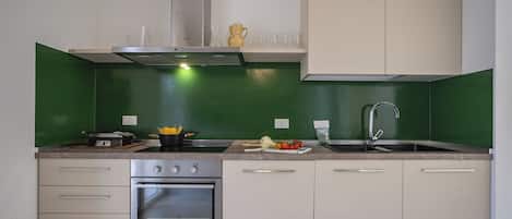 Villa familiare, camere multiple (Villa Torricella pool and sunny) | Cucina privata | Frigorifero, microonde, forno, piano cottura