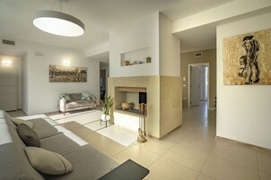 Televisión de pantalla plana, chimenea