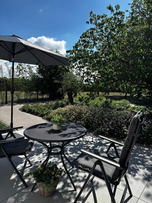 Outdoor dining - Atmospheric stay in Zoute cottage Oosterschelde - ideal for 2 people (Yerseke)