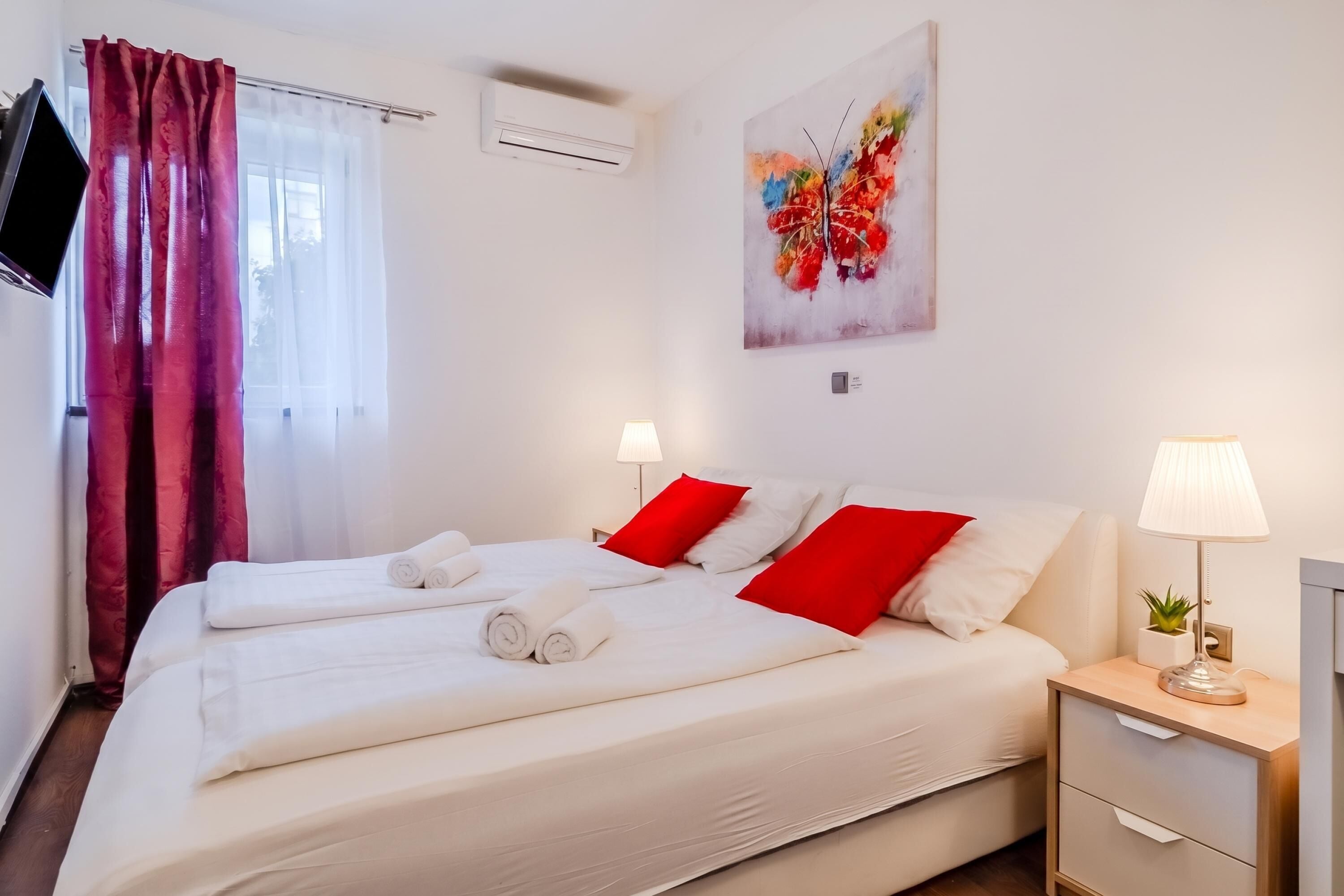 Family Studio, Microwave (Red Vibe Studio Central 2)