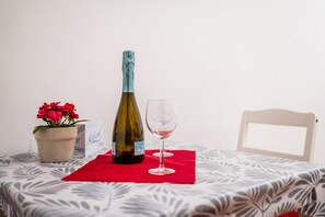 Family Studio, Microwave (Red Vibe Studio Central 2) | Dining - Red Vibe Studio Central 2 (Zagreb)