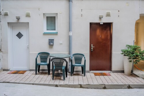 Red Vibe Studio Central 2