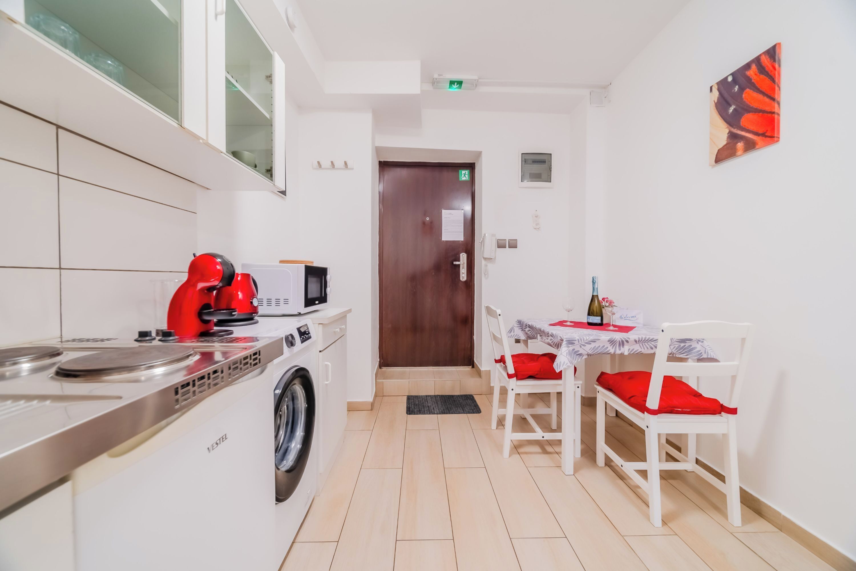 Family Studio, Microwave (Red Vibe Studio Central 2) | Private kitchenette