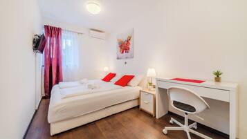 Laptop workspace, iron/ironing board, free WiFi, bed sheets