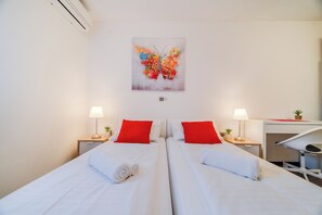 Family Studio (Red Vibe Studio Central 2)
