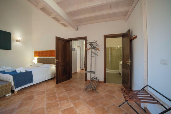 4 bedrooms, free WiFi, bed sheets