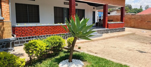 Charming 4-bedroom bed & breakfast in amazing Kigali with fitness room, WiFi