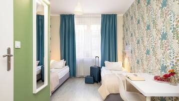 Deluxe Twin Room | Iron/ironing board, free WiFi
