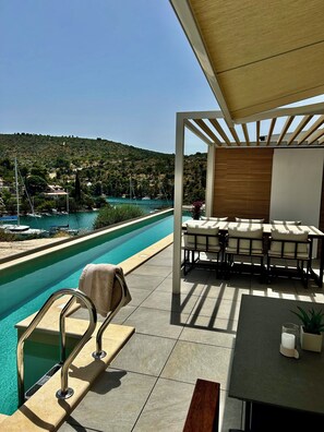 Deluxe Apartment, Sea View | Pool