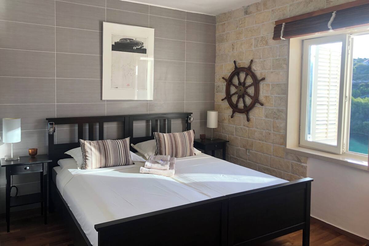 2 bedrooms, blackout curtains, iron/ironing board, free WiFi