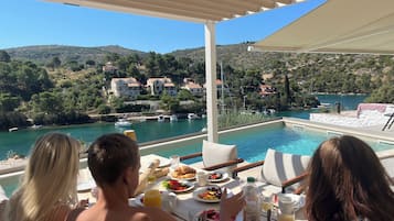 Tempat makan outdoor