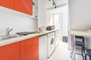 Micro-ondes, cafetière/bouilloire