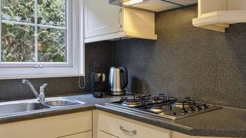 雪櫃、微波爐、焗爐、爐具