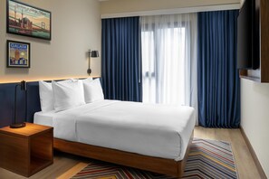 Minibar, in-room safe, desk, laptop workspace - Hampton By Hilton Istanbul Sisli (Istanbul)