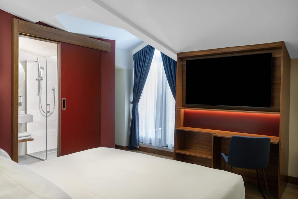 Habitación, 1 cama Queen size, Terraza | Minibar, caja de seguridad en la habitación y escritorio