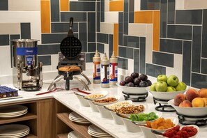 Free daily buffet breakfast - Hampton By Hilton Istanbul Sisli (Istanbul)