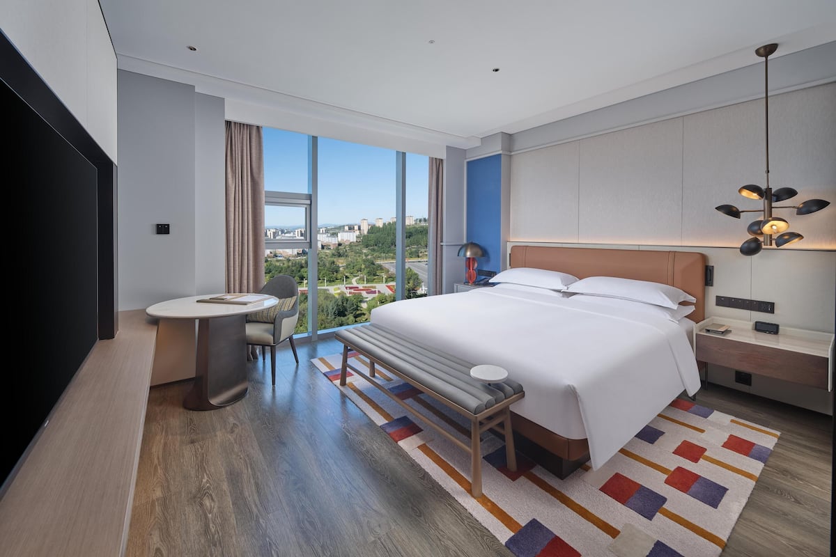 Deluxe Suite, 1 King Bed
