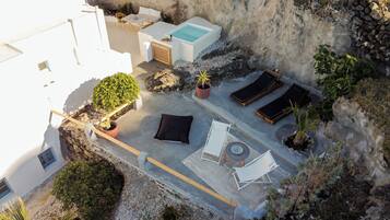 Superior Suite with Sea View and Outdoor Heated Jacuzzi | Terrace/patio