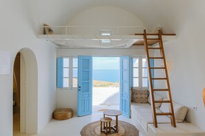 Flat-screen TV - SunSea Living Suites (Santorini)