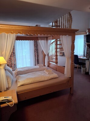 Comfort Double Room, Balcony, Mountain View | 1 bedroom, in-room safe, blackout drapes, free WiFi