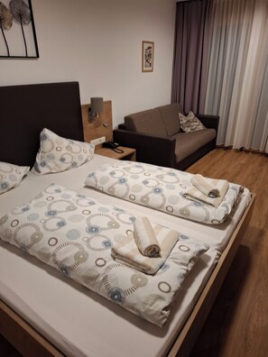 Classic Double or Twin Room, Mountain View | In-room safe, blackout drapes, free WiFi - Landhaus Paradies (Spiss)