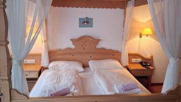Comfort-Doppelzimmer, Balkon, Bergblick | 1 Schlafzimmer, Zimmersafe, Verdunkelungsvorhänge, kostenloses WLAN