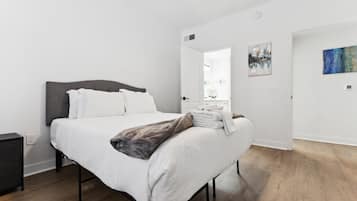 1 bedroom, desk, iron/ironing board, WiFi