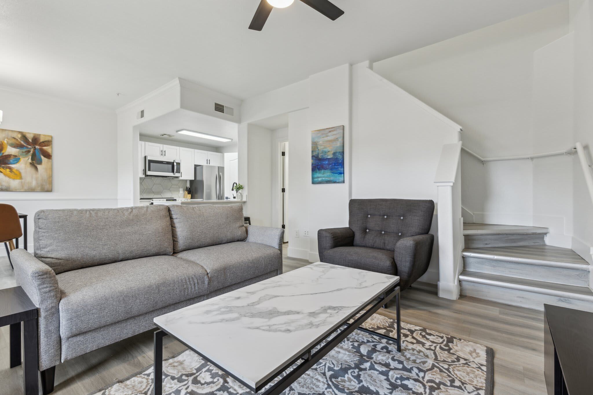 Een televisie en een kantoor