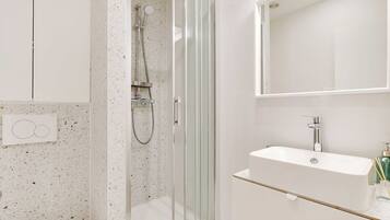 Shower, hair dryer, towels, shampoo