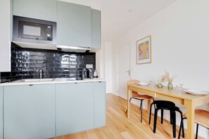 Fridge, microwave, stovetop, coffee/tea maker - Charming duplex - 1BR-4P- Nanterre (Nanterre)