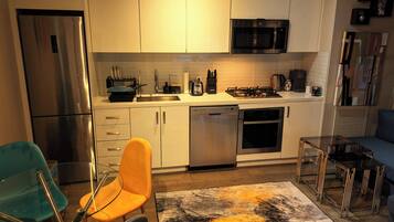 Refrigerador, microondas, horno, placa de cocina