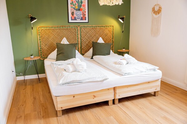 3 bedrooms, iron/ironing board, WiFi, bed sheets - "Küstenzauber" - your retreat at the Deichkieker guesthouse - pets allowed (Wangerland)