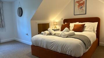 4 bedrooms, iron/ironing board, free WiFi, bed sheets