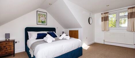 4 bedrooms, iron/ironing board, free WiFi, bed sheets