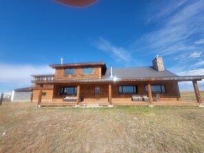 Exterior - Rustic Knotty Pine Lodge with views, Games, Coffee Bar, Loft !  (Riverton)