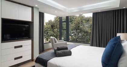 Chic and Luxurious 3-bedroom apartment with WiFi, AC in amazing uMhlanga