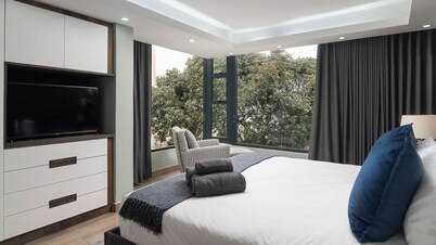 Chic and Luxurious 3-bedroom apartment with WiFi, AC in amazing uMhlanga