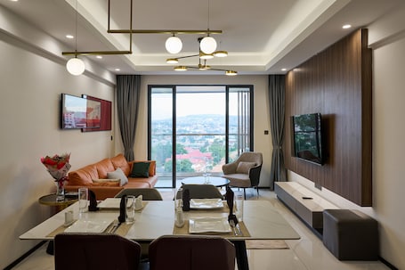 TV, printers. 2-Bedroom apartment at Oasis Park.
