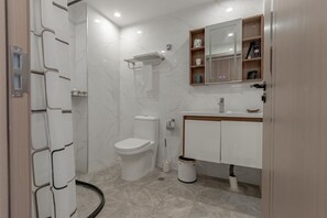 Dusch, hårtork och handdukar